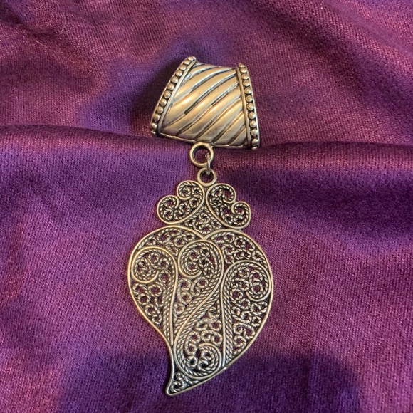 Brand new purple scarf with silver scarf cuff - Picture 3 of 6